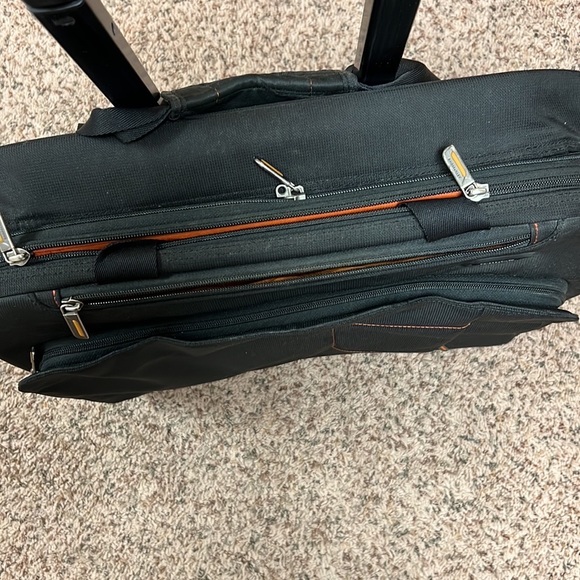 Briggs and Riley - Picture 13 of 16